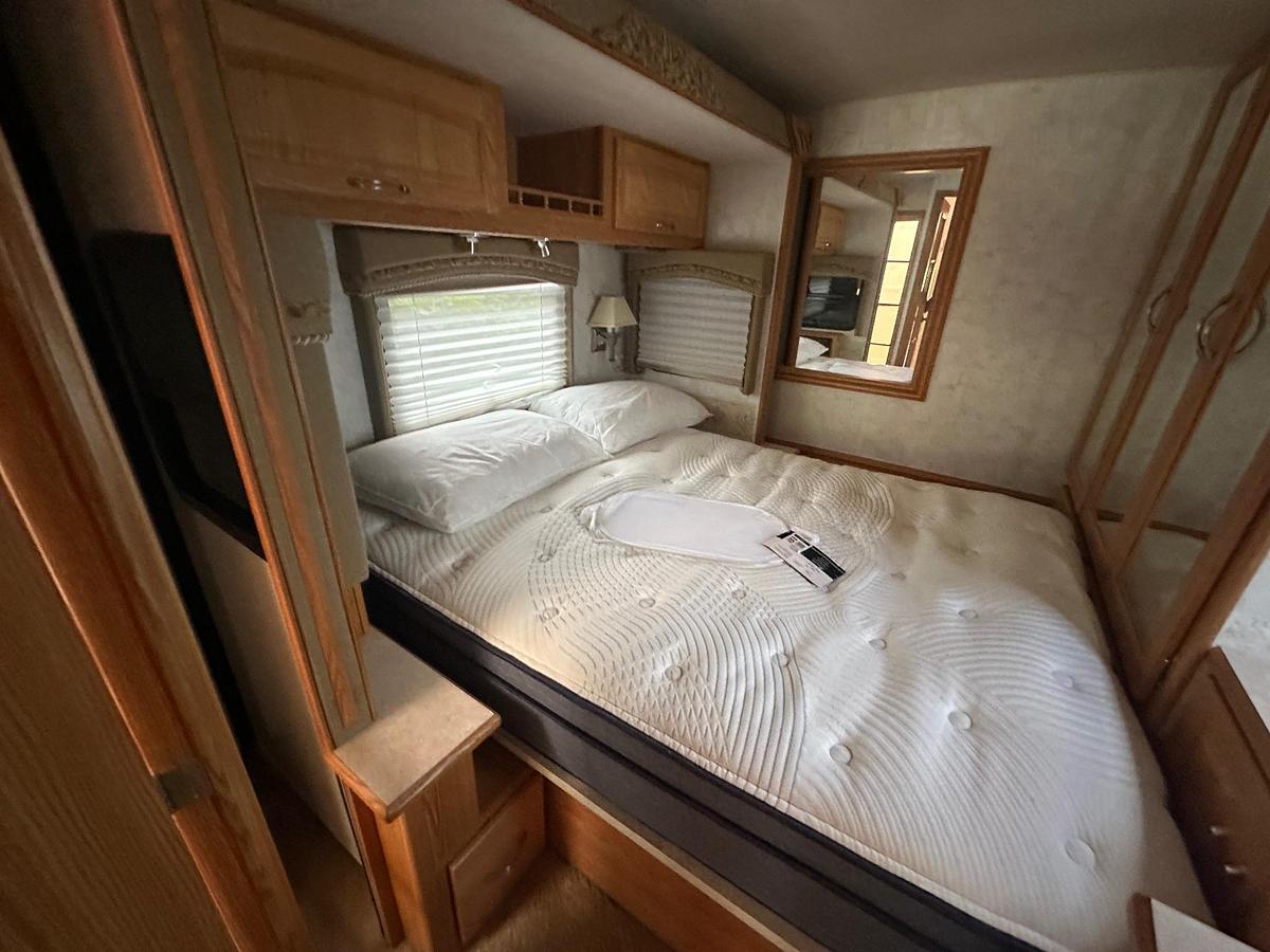 Used 2005 WINNEBAGO Suncruiser