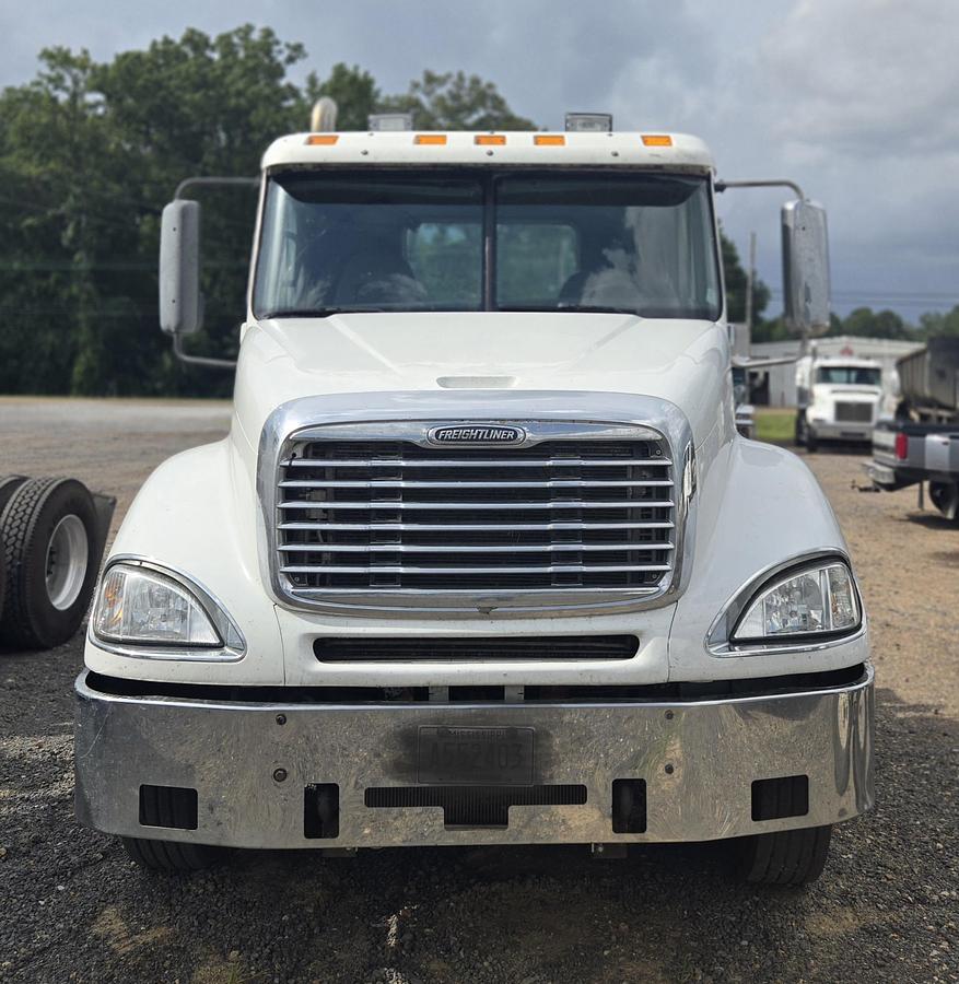 Used 2005 FREIGHTLINER Columbia