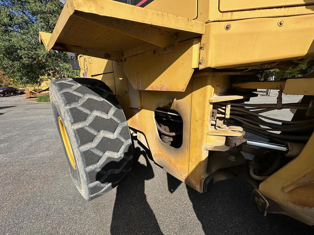 Used 1994 CATERPILLAR 938F