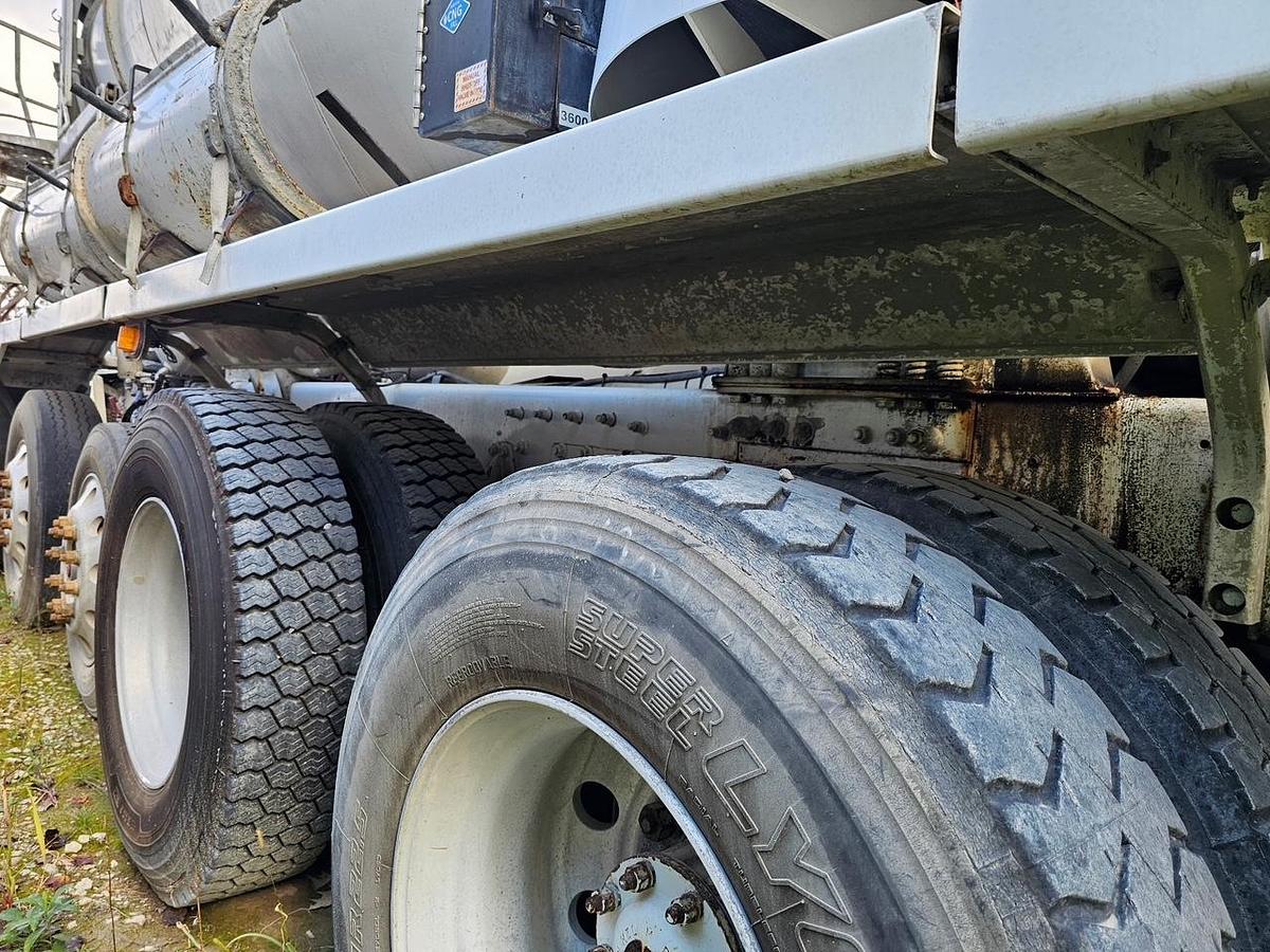 Used 2015 OSHKOSH S-2146 Front Discharge