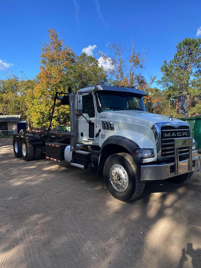 Used 2016 MACK GU713 Granite