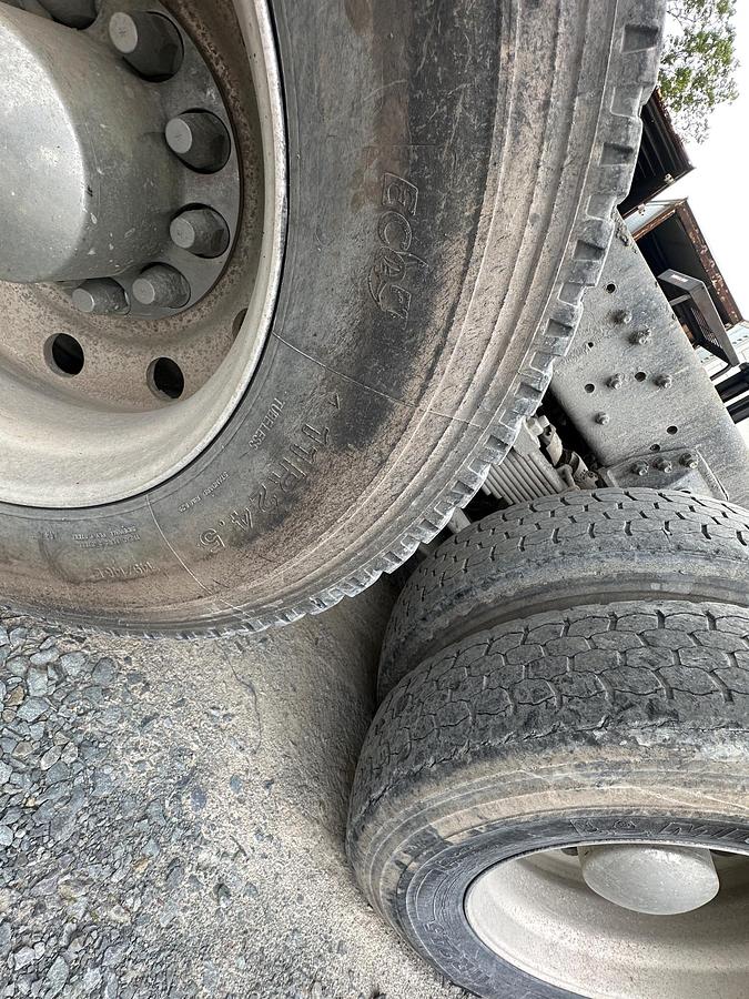 Used 1998 FORD 9500