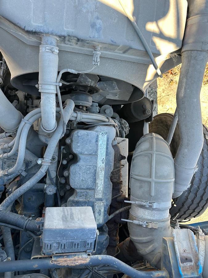 Used 2000 MACK DM690S Conveyor