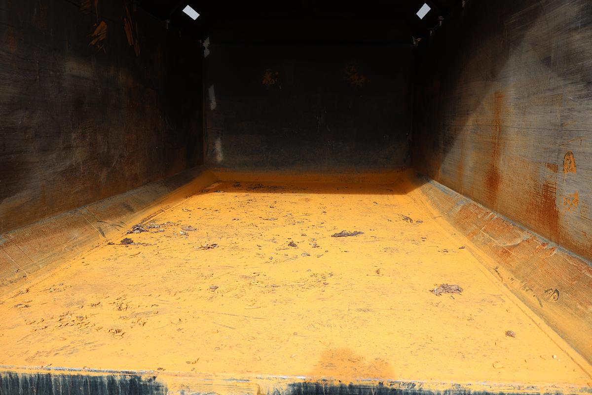 Used 2003 FREIGHTLINER FL70