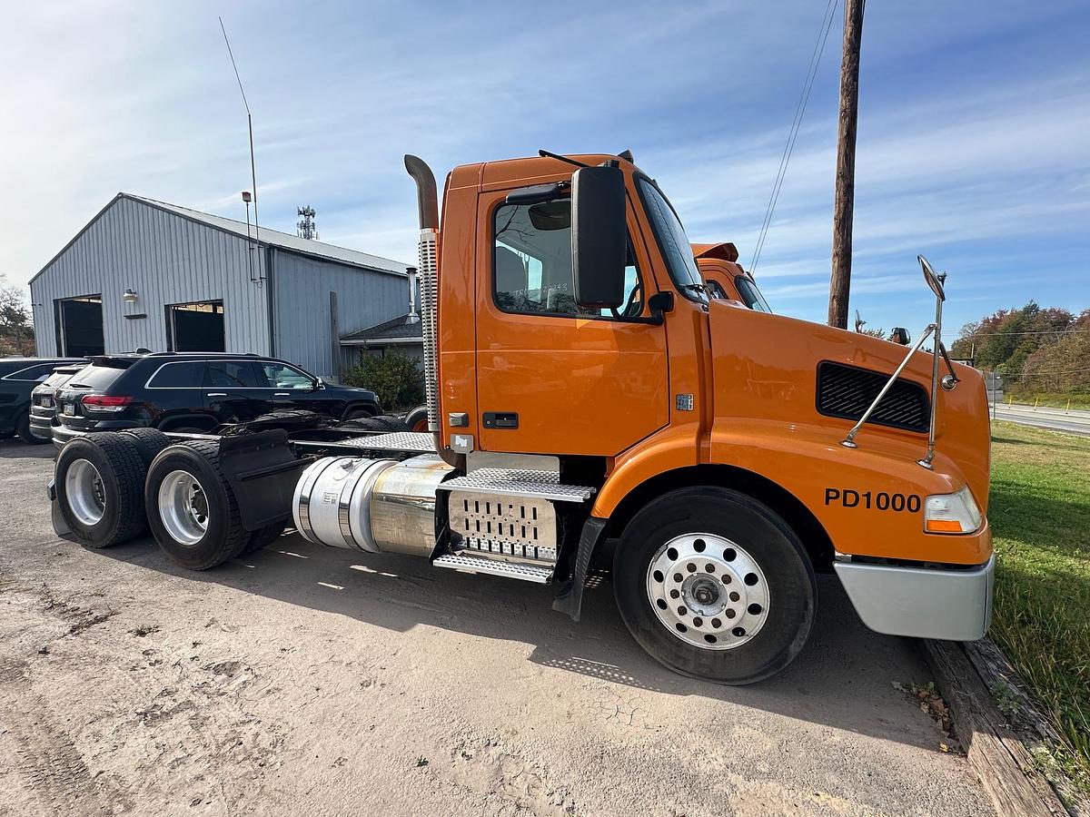 Used 2014 VOLVO VNM64T