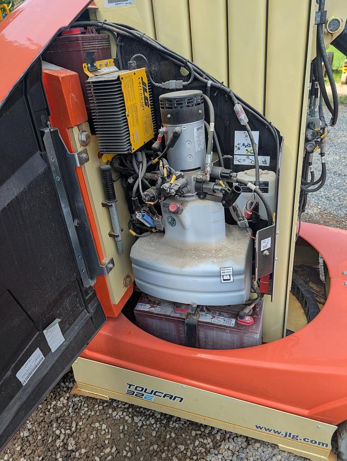 Used 2024 JLG TOUCAN 32E