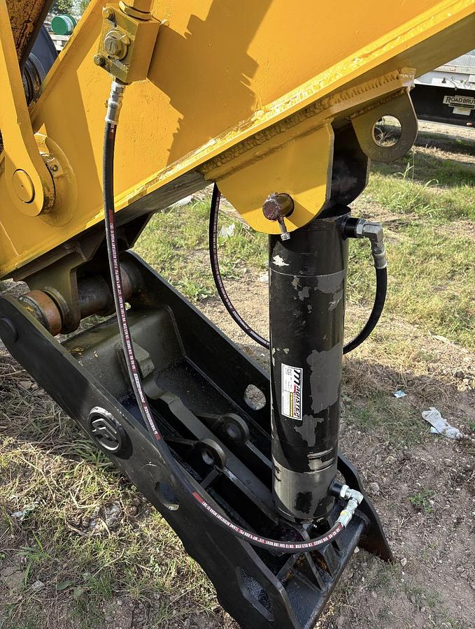 Used 2005 DEERE 200C-LC