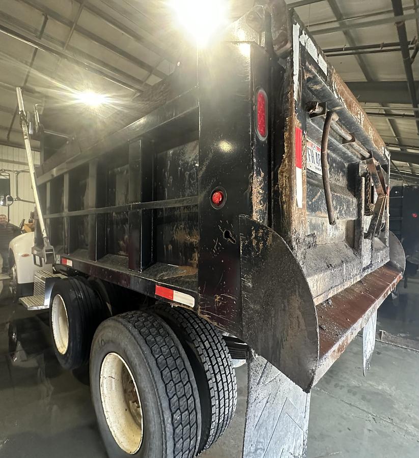 Used 2005 PETERBILT 335