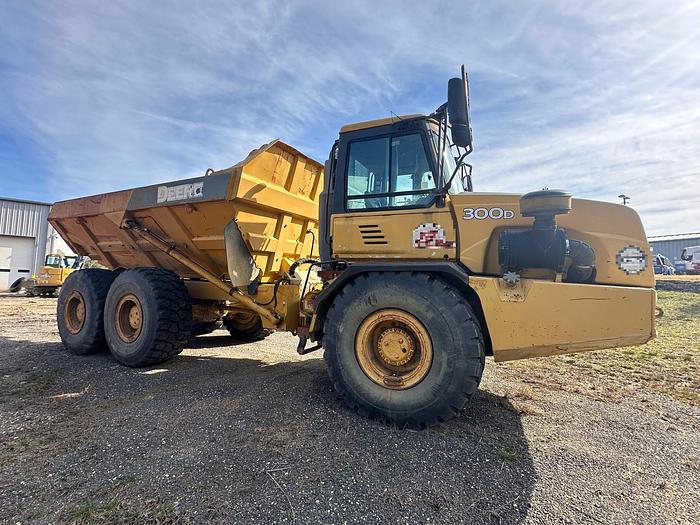 Used 2006 DEERE 300D