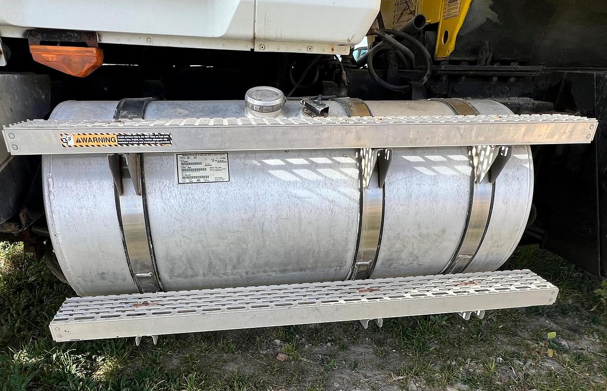 Used 2005 MACK CV713 Granite Dump Truck