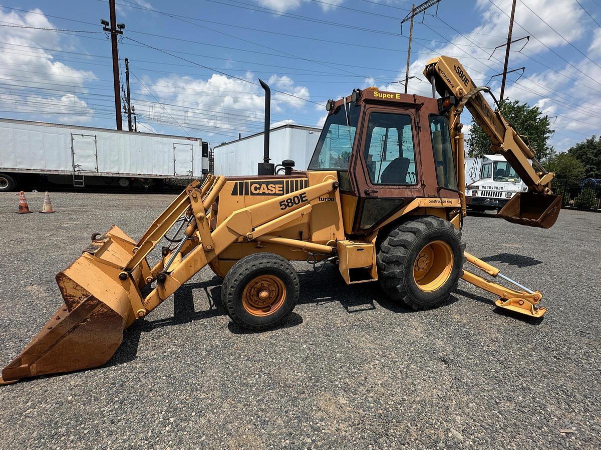 Used 1986 CASE 580E