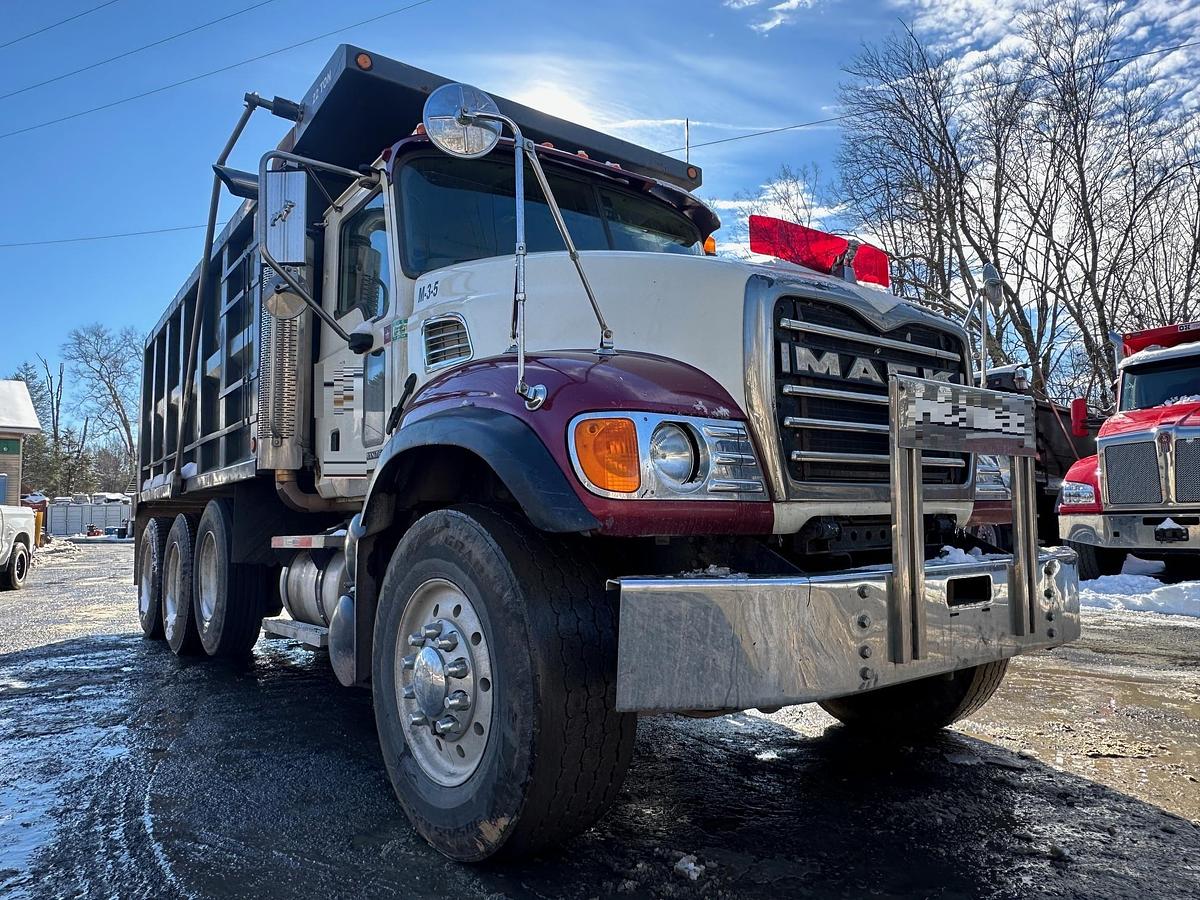 Used 2005 MACK CV713