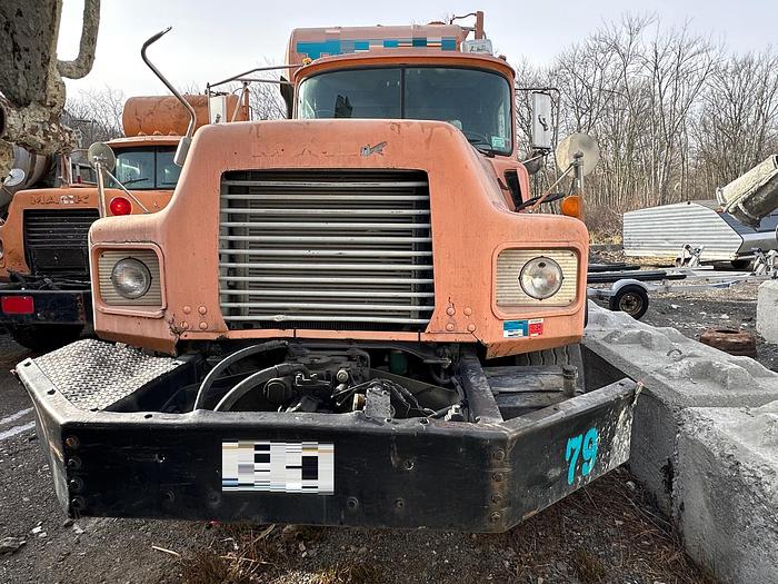 Used 2001 MACK DM688SX
