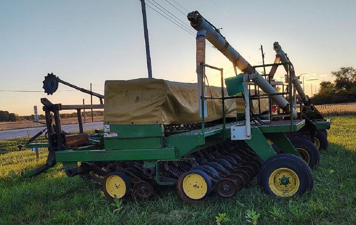 Used 1992 JOHN DEERE 750 Grain Drills