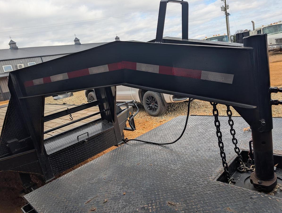 Used 2023 EAGLE 26 foot Gooseneck