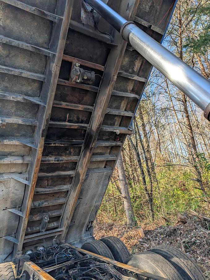 Used 1996 INTERNATIONAL 9400 Tri Axle
