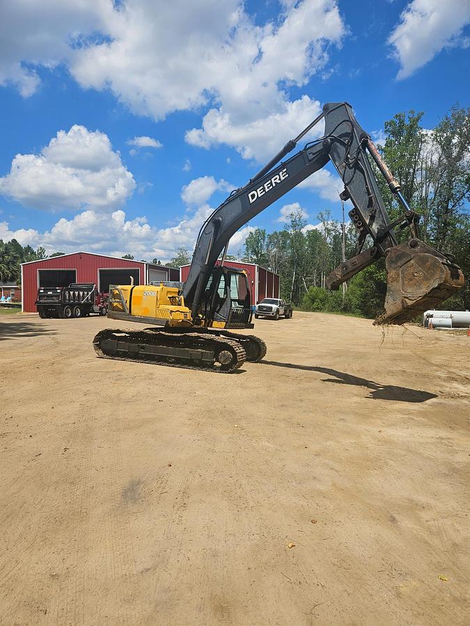 Used 2010 DEERE 200D