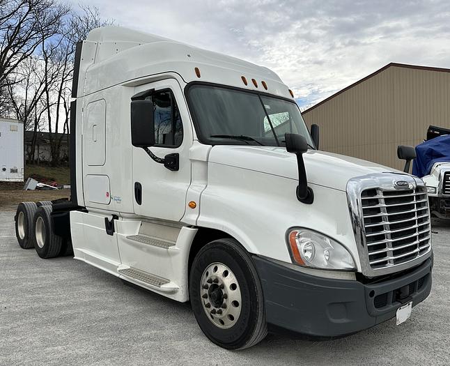 Used 2015 FREIGHTLINER Cascadia 125