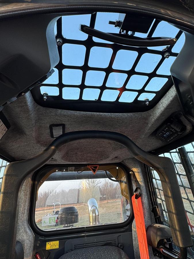 Used 2024 JOHN DEERE 332G Skid steer