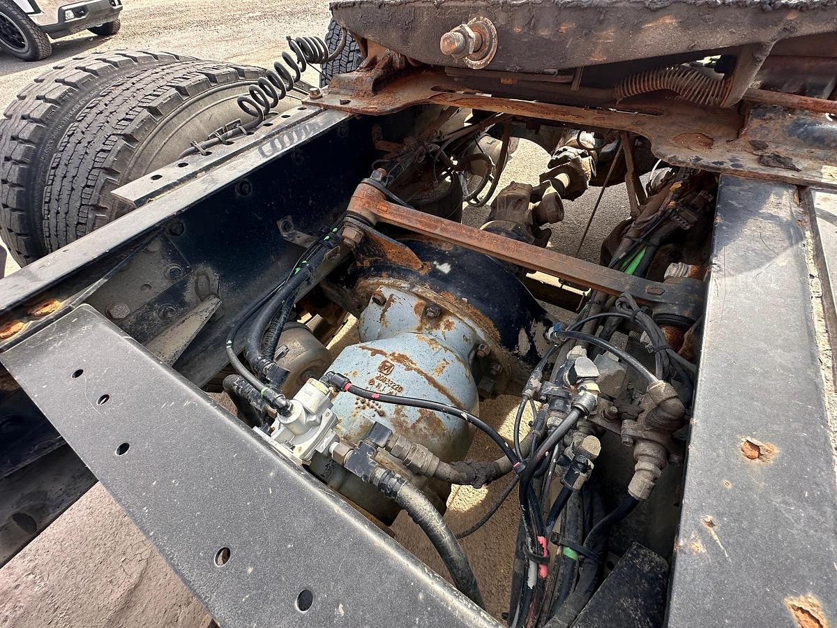 Used 2014 VOLVO VNM64T