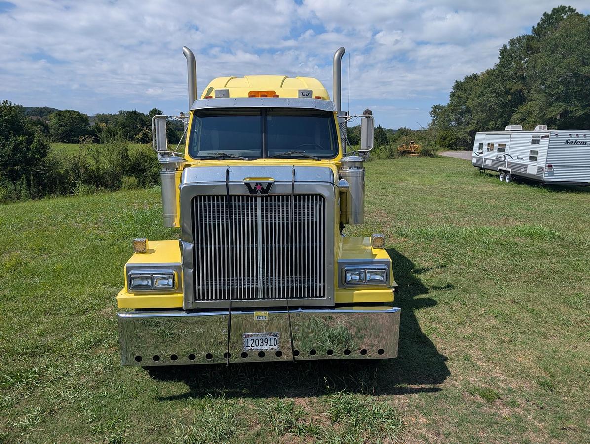 Used 2004 WESTERN STAR 4900