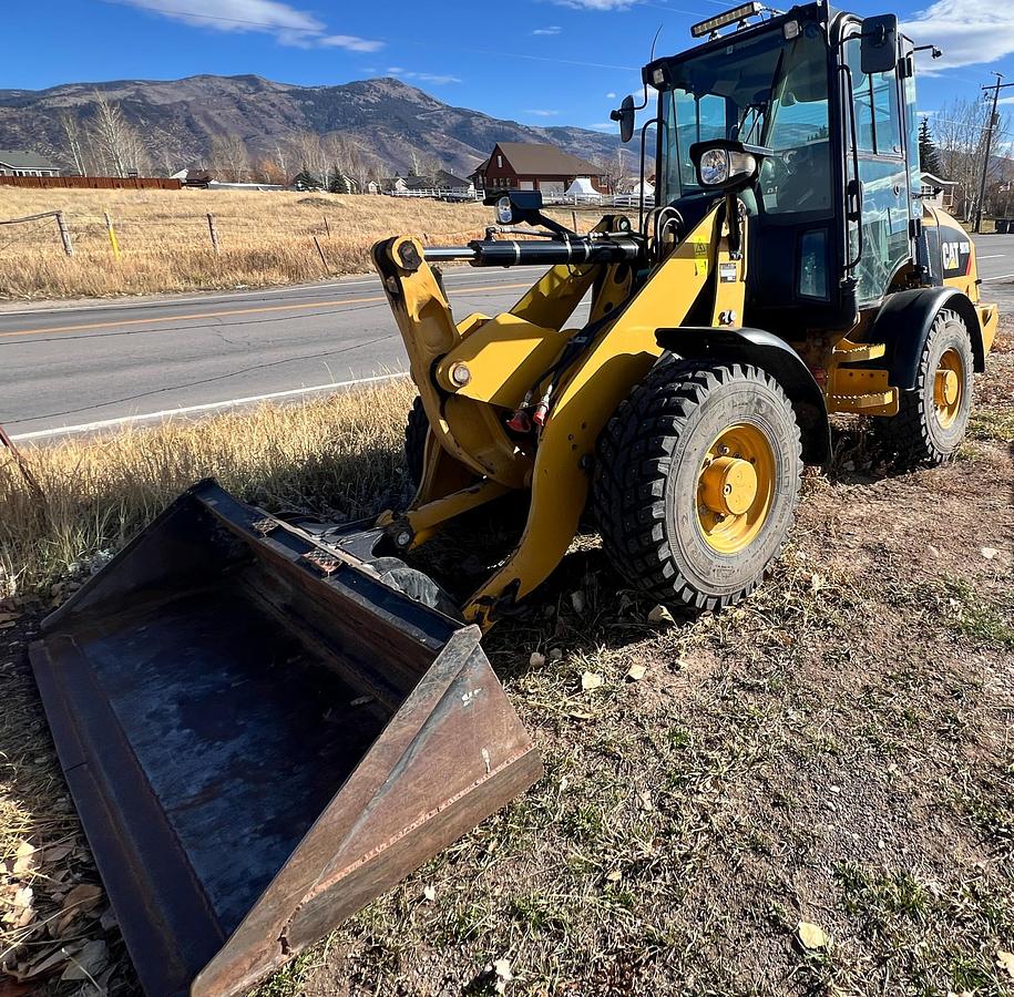 Used 2016 CATERPILLAR 907M