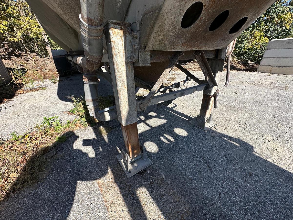 Used 1972 FRUEHAUF Bulk Trailer