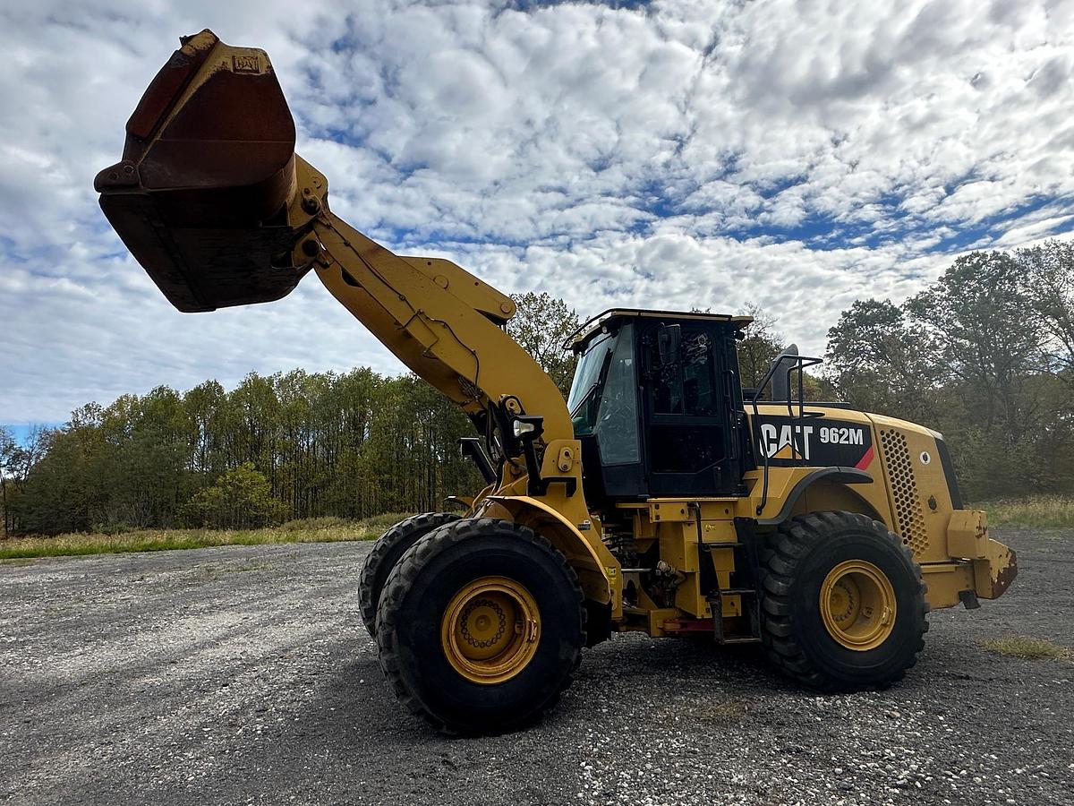 Used 2015 CATERPILLAR 962M