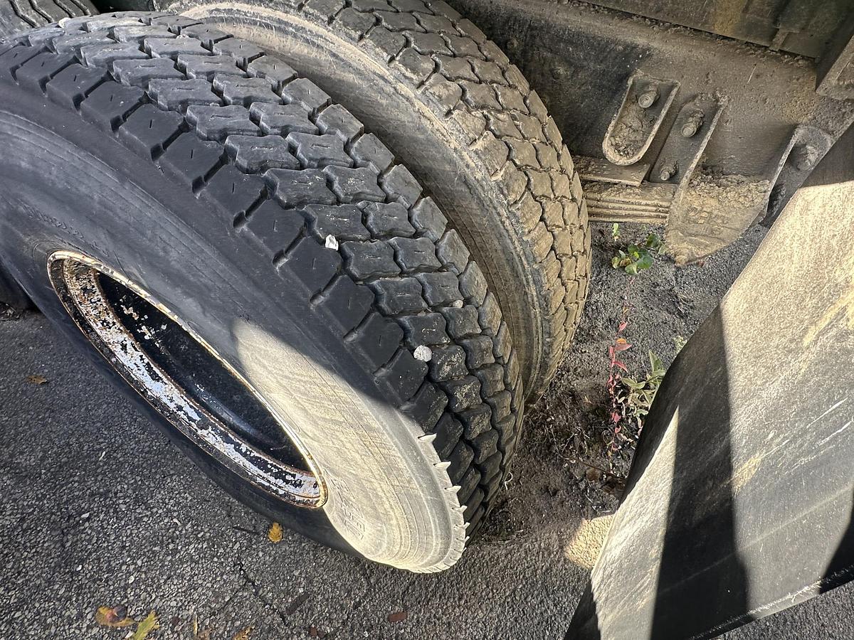 Used 2004 KENWORTH T300