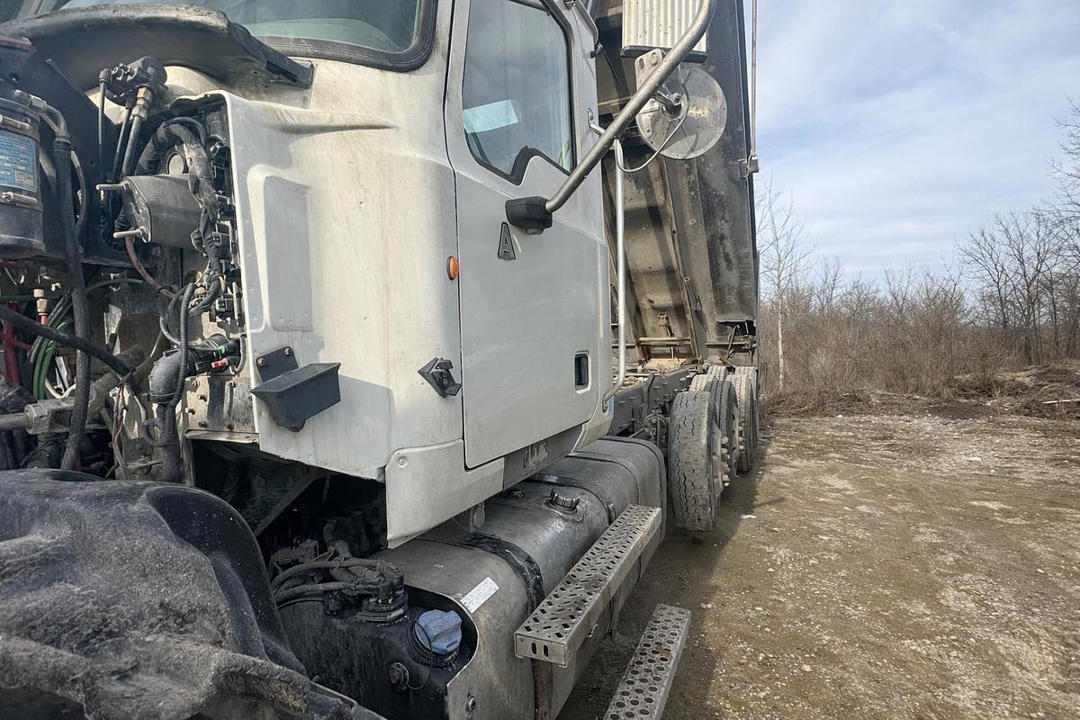 Used 2013 MACK Granite CU713