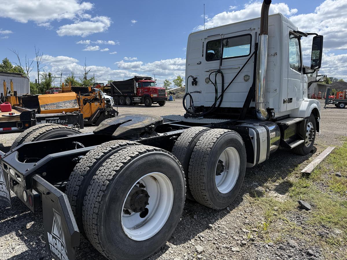Used 2012 VOLVO VNL64T300
