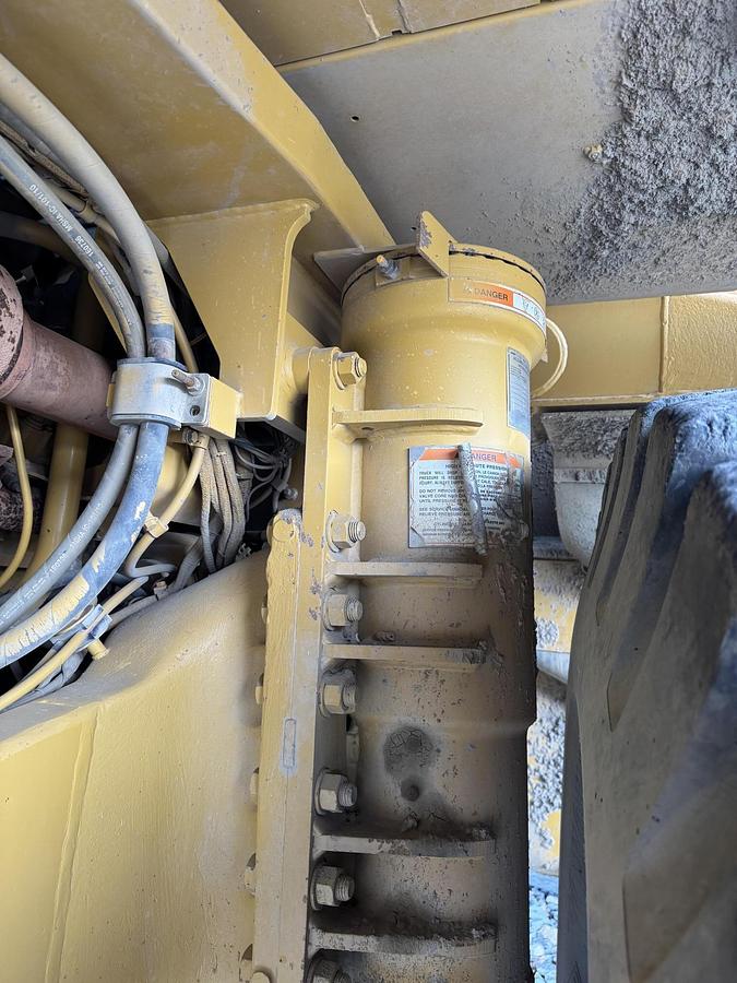 Used CATERPILLAR 775E