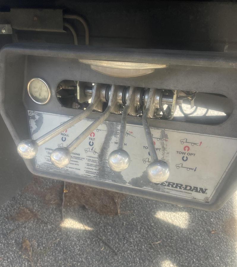 Used 2005 FREIGHTLINER FL70