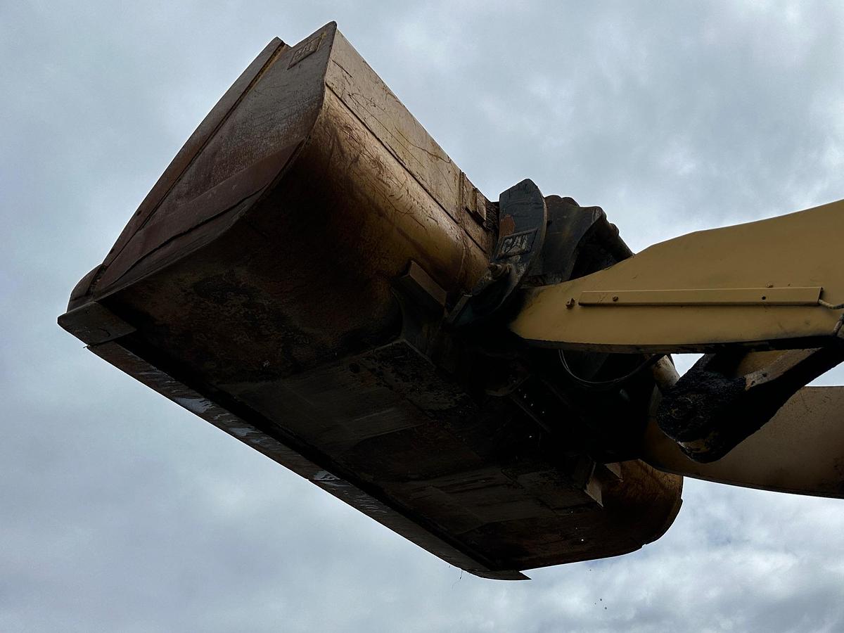 Used 2013 CATERPILLAR 972K