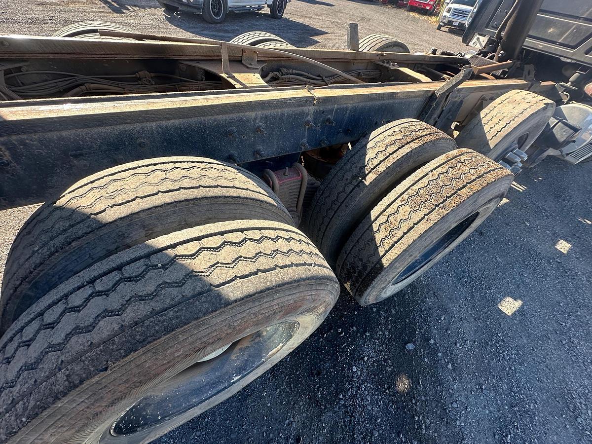 Used 2006 MACK Granite CV713