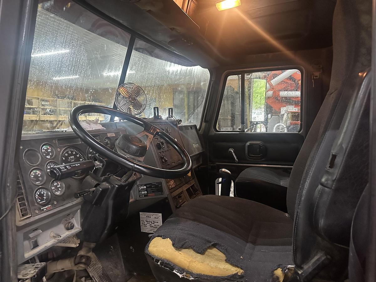 Used 1999 MACK CL713