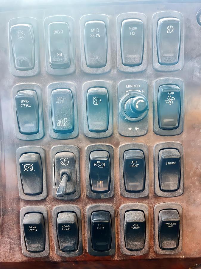 Used 2005 MACK CV713 Granite Dump Truck