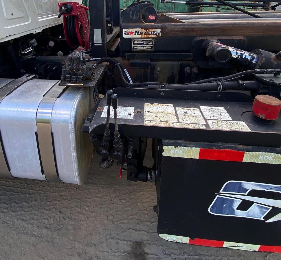 Used 2016 MACK GU713 Granite