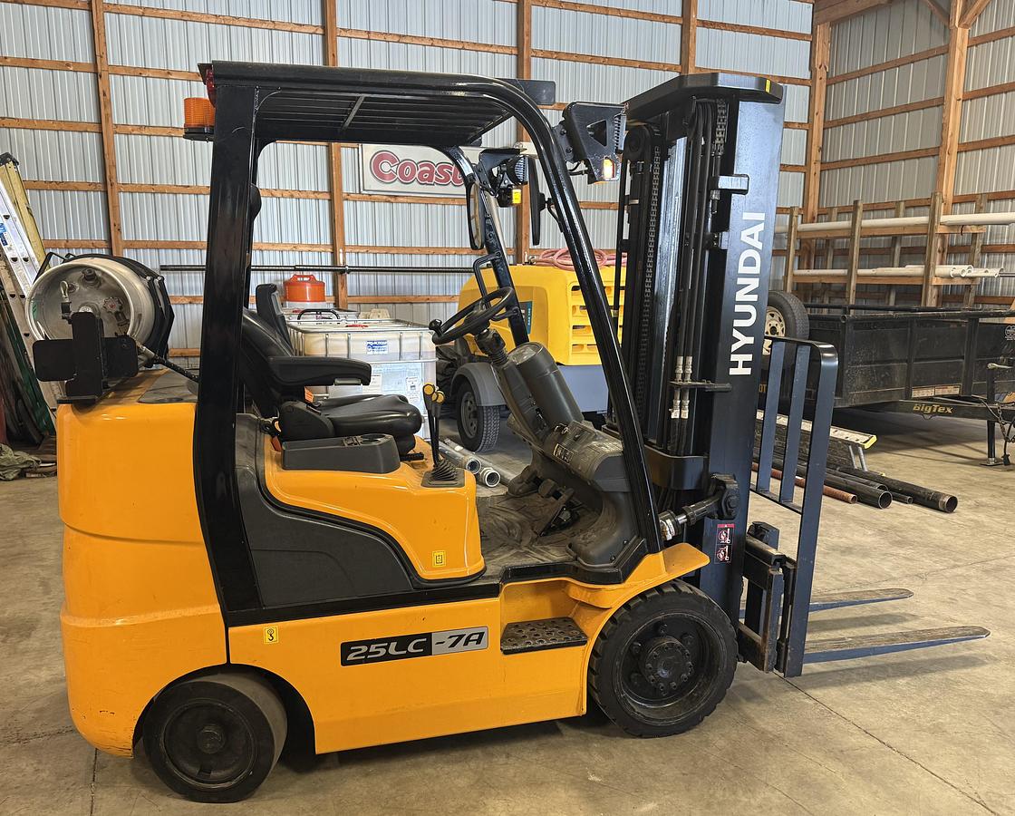 Used 2019 HYUNDAI 25LC-7A