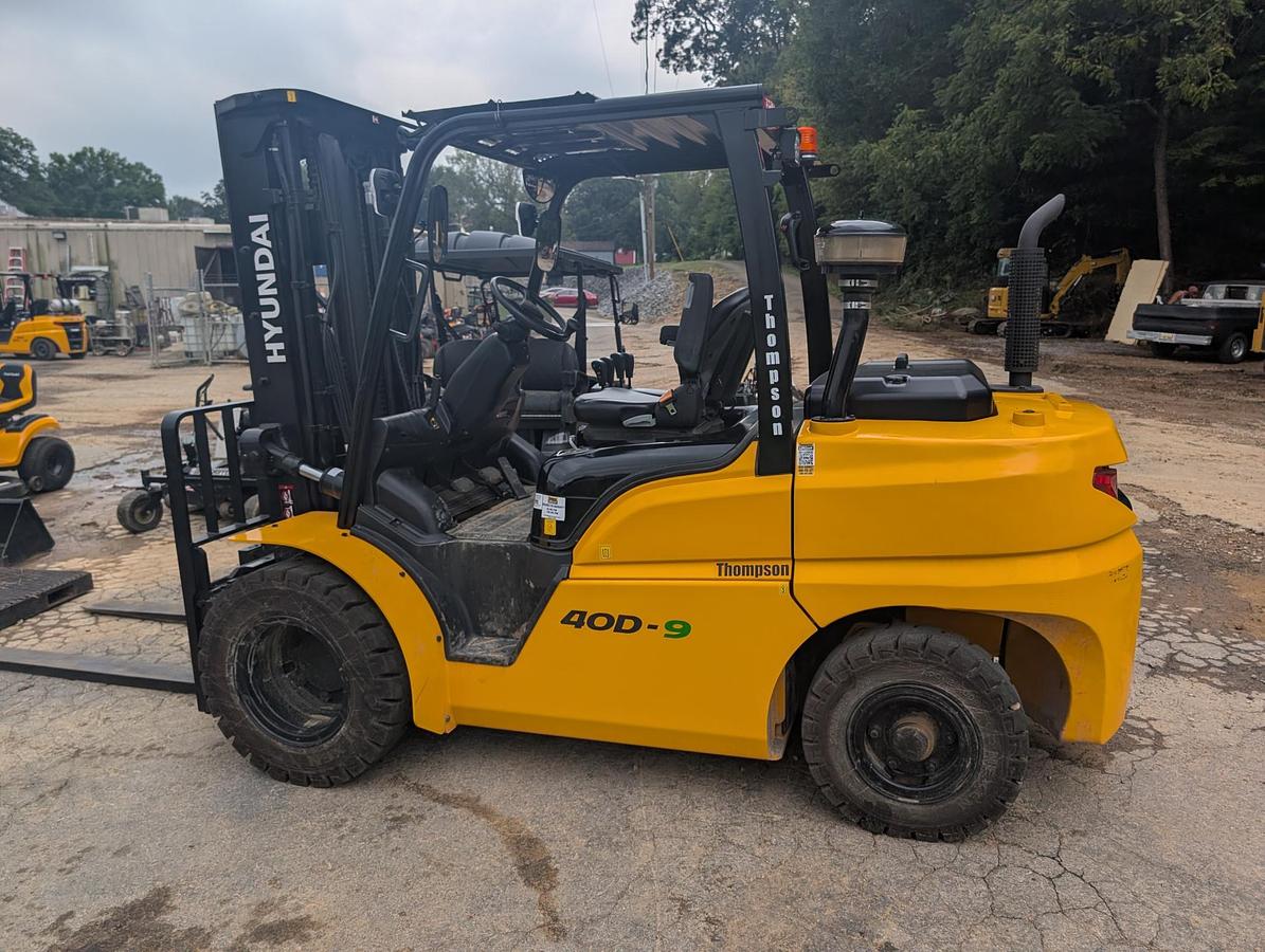 Used 2025 HYUNDAI 40D-9