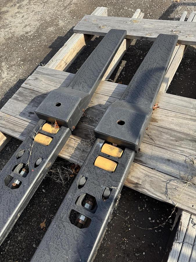 Used 2016 YALE Lift Truck Model