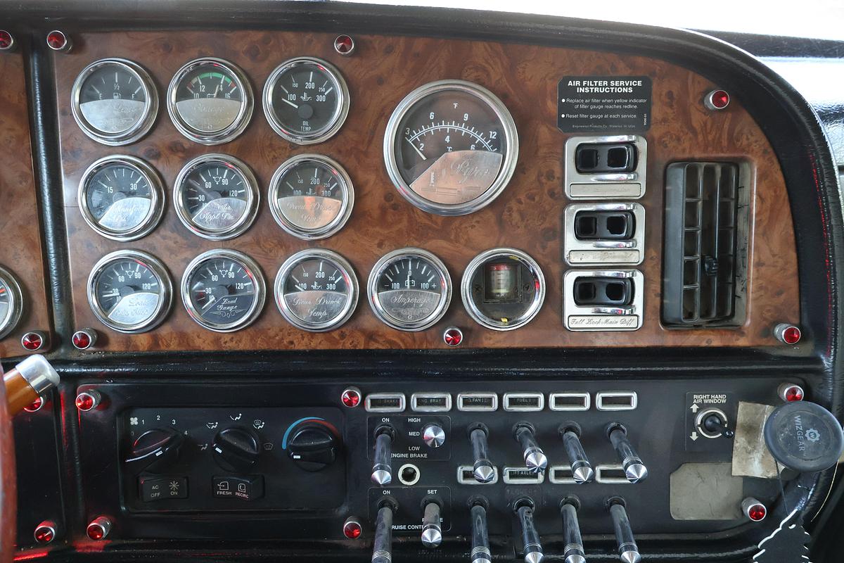 Used 2001 PETERBILT 379