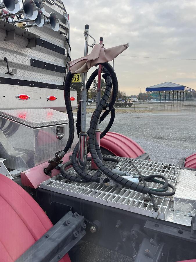 Used 2001 MACK CHU613