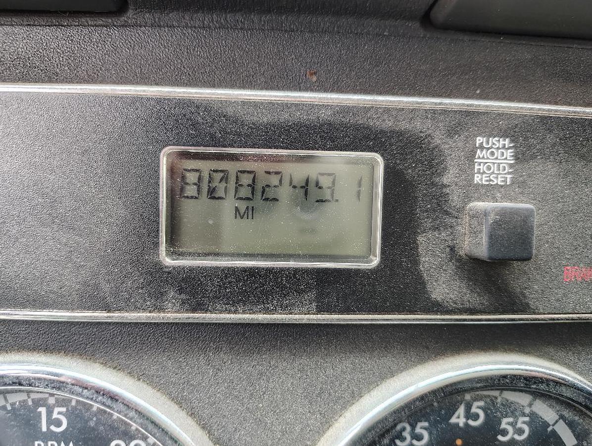 Used 2012 FREIGHTLINER Cascadia