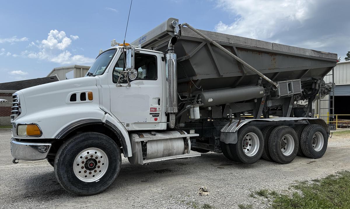 Used 2005 STERLING LT9500