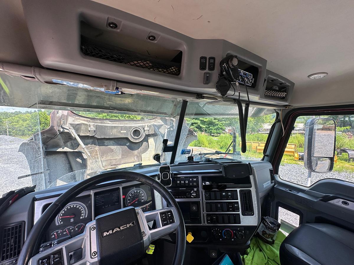 Used 2020 MACK Granite GR64F