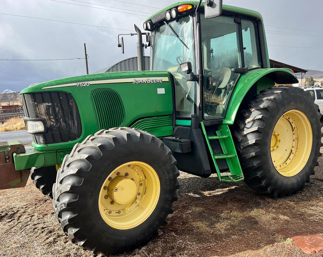 Used 2006 JOHN DEERE 7520