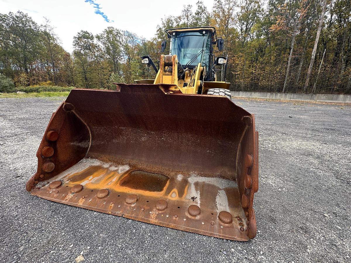 Used 2015 CATERPILLAR 962M