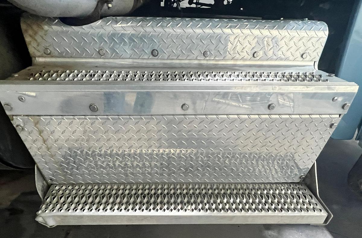 Used 2012 PETERBILT 388 Dump truck