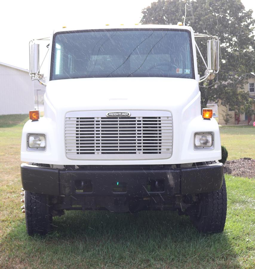 Used 2003 FREIGHTLINER FL70